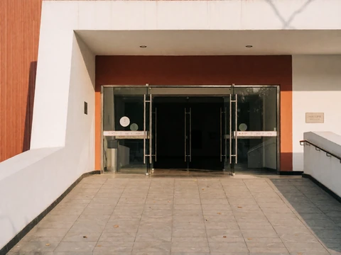 A modern museum entrance with a wide accessibility ramp, representing an accessible date venue for wheelchair users